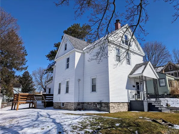 13 Chestnut St, New York Mills, NY 13417