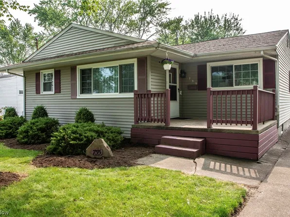 755 Elmwood Dr, Hubbard, OH 44425