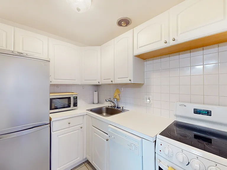 144 Commonwealth Ave #8 — Photo 8