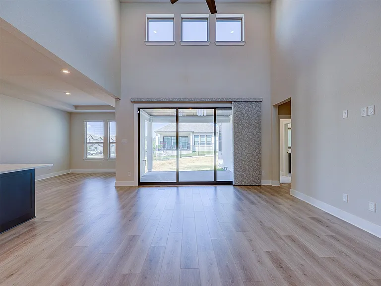 1929 Montella Way — Photo 23