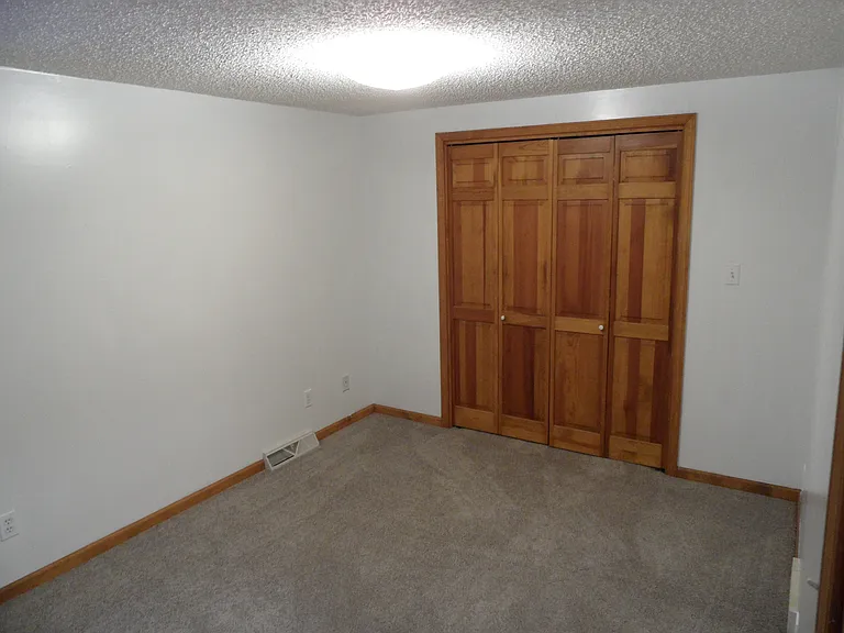 921 Onondaga St — Photo 33