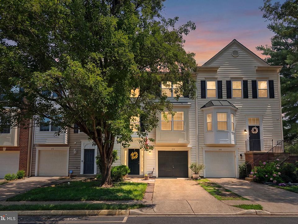 1st image of 202 Park Brook Ct