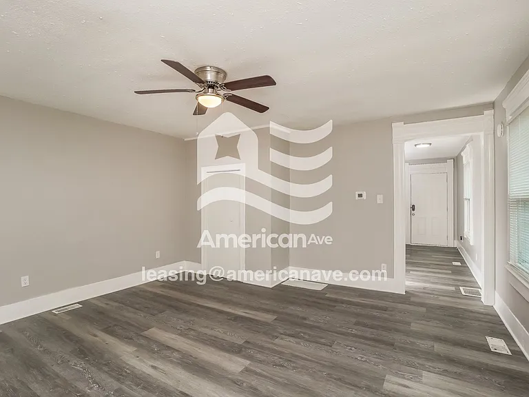 803242_004_wm_-_living_room_13139803.jpg
