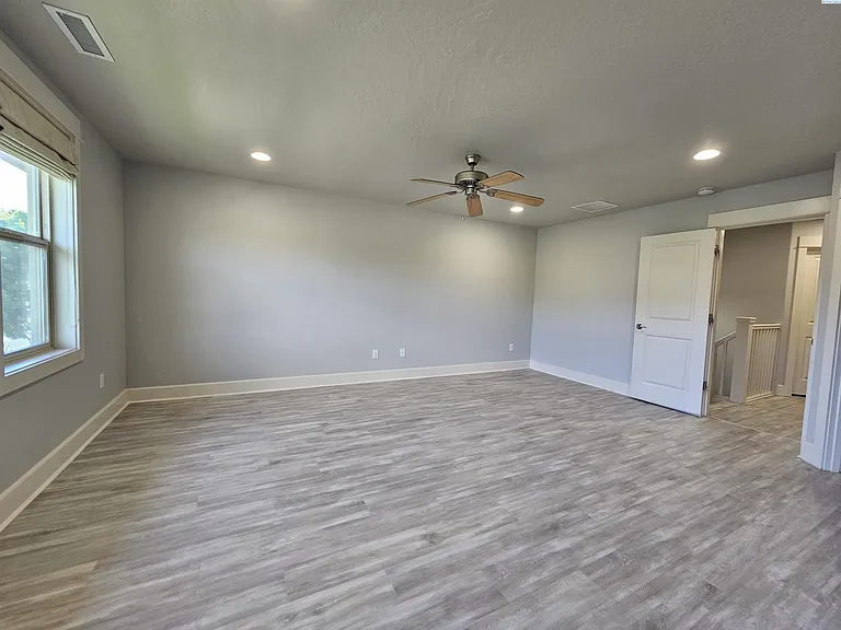 493 Columbia Point Dr — Photo 17