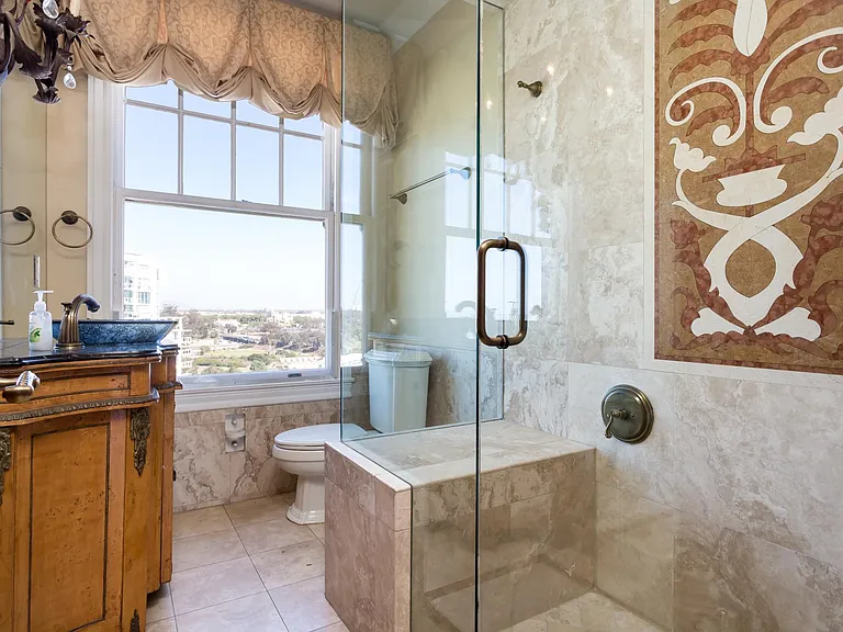 702 Ash St #1500 — Photo 14