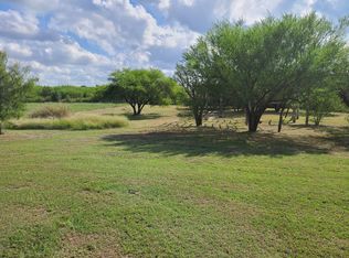 587 Amanecer Dr, Lockhart, TX 78644