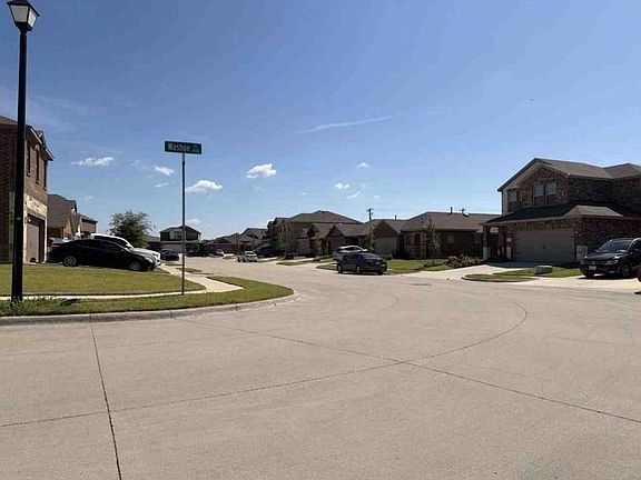 Exterior Neighborhood (street photo)