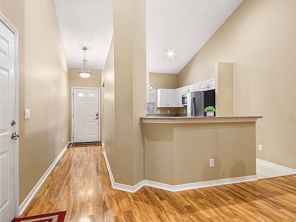 3rd image of 70 Park Pl