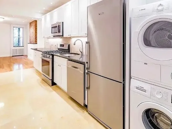 691 9th Ave APT 4N, New York, NY 10036