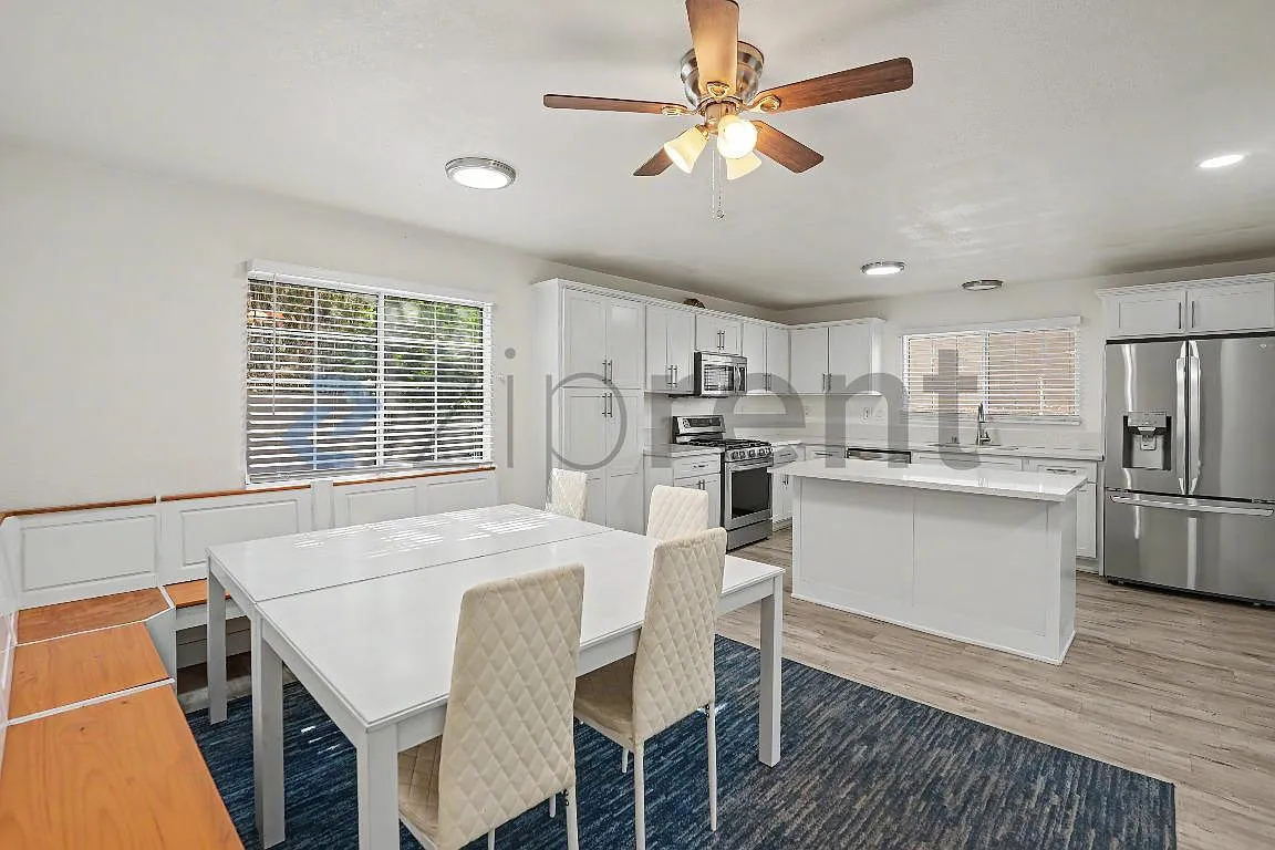 4 bed, 2300 sqft, $4,995 — Photo 3