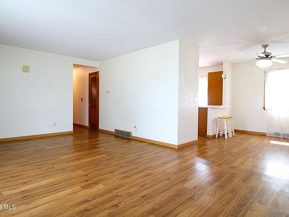 3rd image of 19 N Fargo St