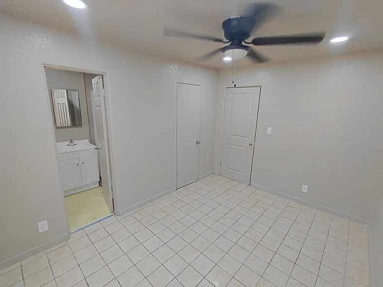206-212 E B St — Photo 6