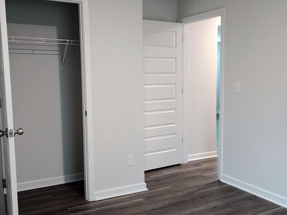 5th image of 552 Satinwood Cir
