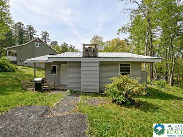 108 Mink Ln, Bushkill, PA 18324