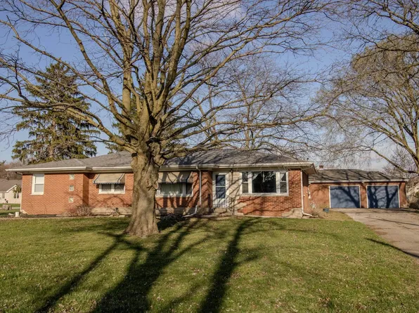 1001 Begonia St SE, Demotte, IN 46310