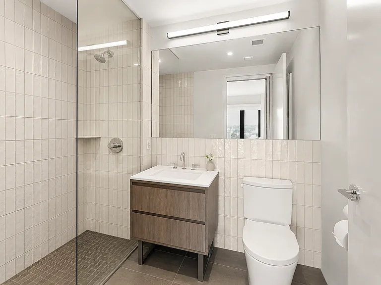 10-25 Jackson Ave #7G — Photo 8