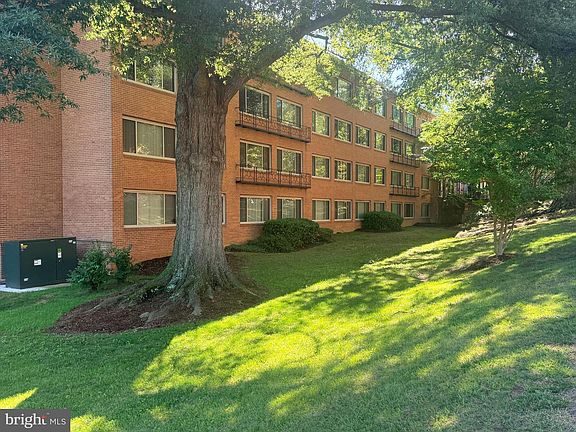 2nd image of 10570 Main St APT 302