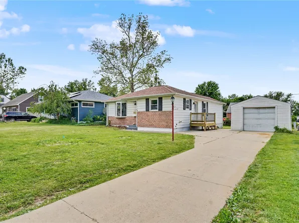 1430 8th St, Marion, IA 52302