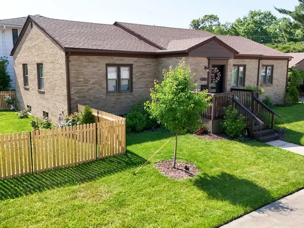 1005 Avenue F, Sterling, IL 61081