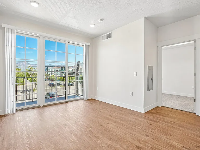 Union Walk Apartments — Photo 5