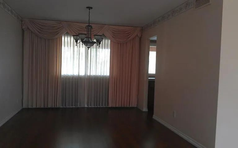 4737 W Laurie Ln — Photo 5
