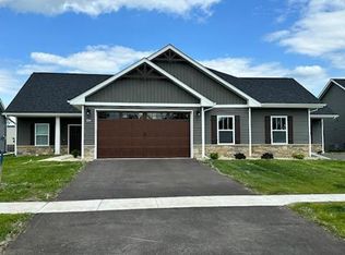 719 Anjali Ct, Sycamore, IL 60178