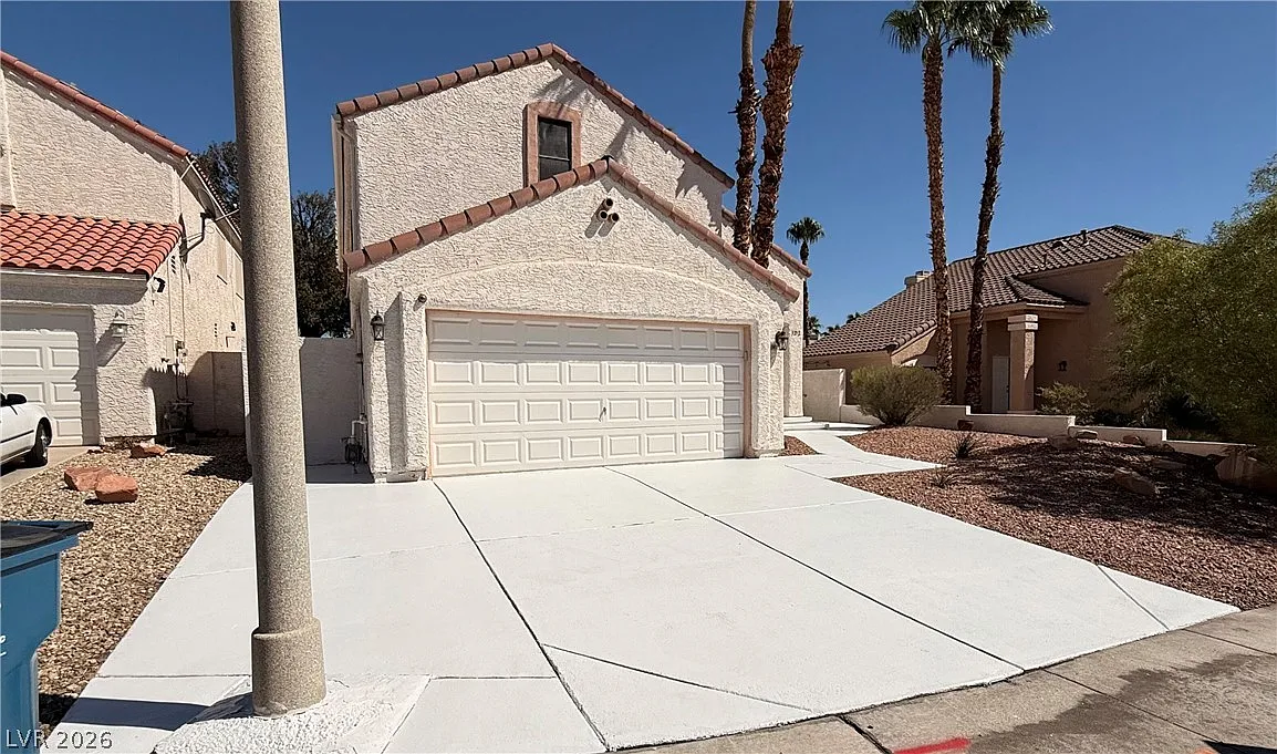 3 bed, 2.5 bath, 2123 sqft, $2,100 — Photo 1