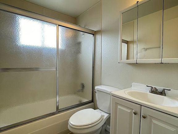 4th image of 3426 Woodside Dr APT 4