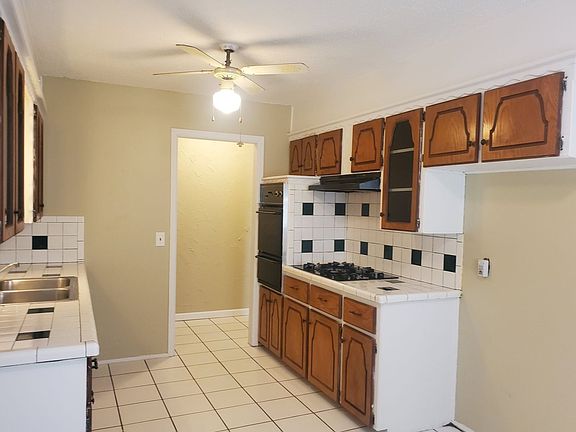 5th image of 3808 NE 33rd St