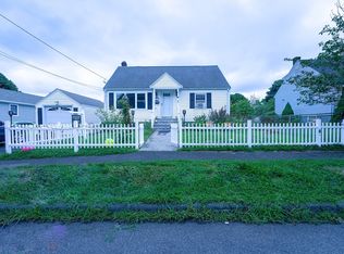48 Newcastle Rd, Peabody, MA 01960