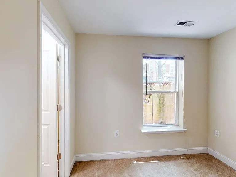 720 Barnes St NE — Photo 55