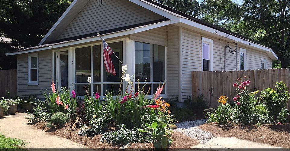 2nd image of 7 Jonquil Ln
