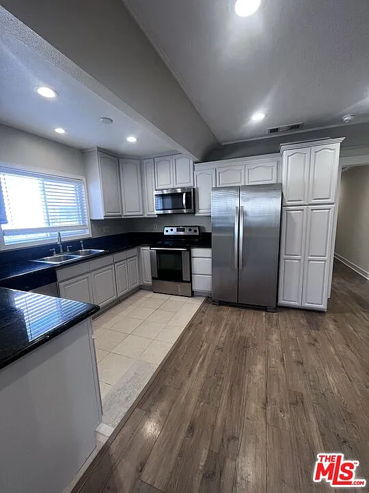 3 bed, 2.0 bath, 1475 sqft, $4,000 — Photo 4