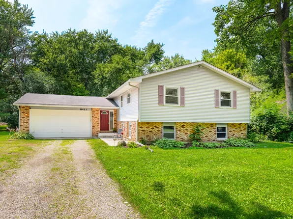 8421 Hickory Nut Grove Rd, Cary, IL 60013