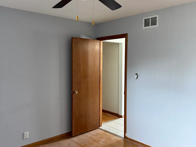 220 Morris St — Photo 6