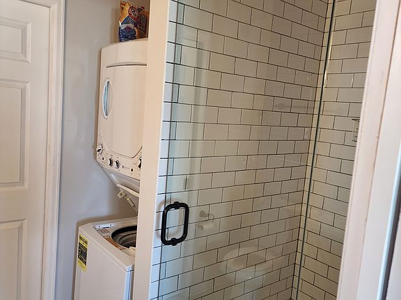5th image of 816 W 8th Ave