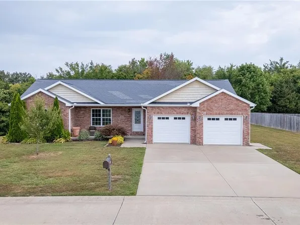 360 Cedar Meadows Dr, Jackson, MO 63755