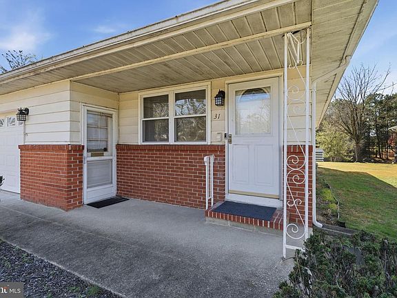 5th image of 31 Charlotteville Dr S #S