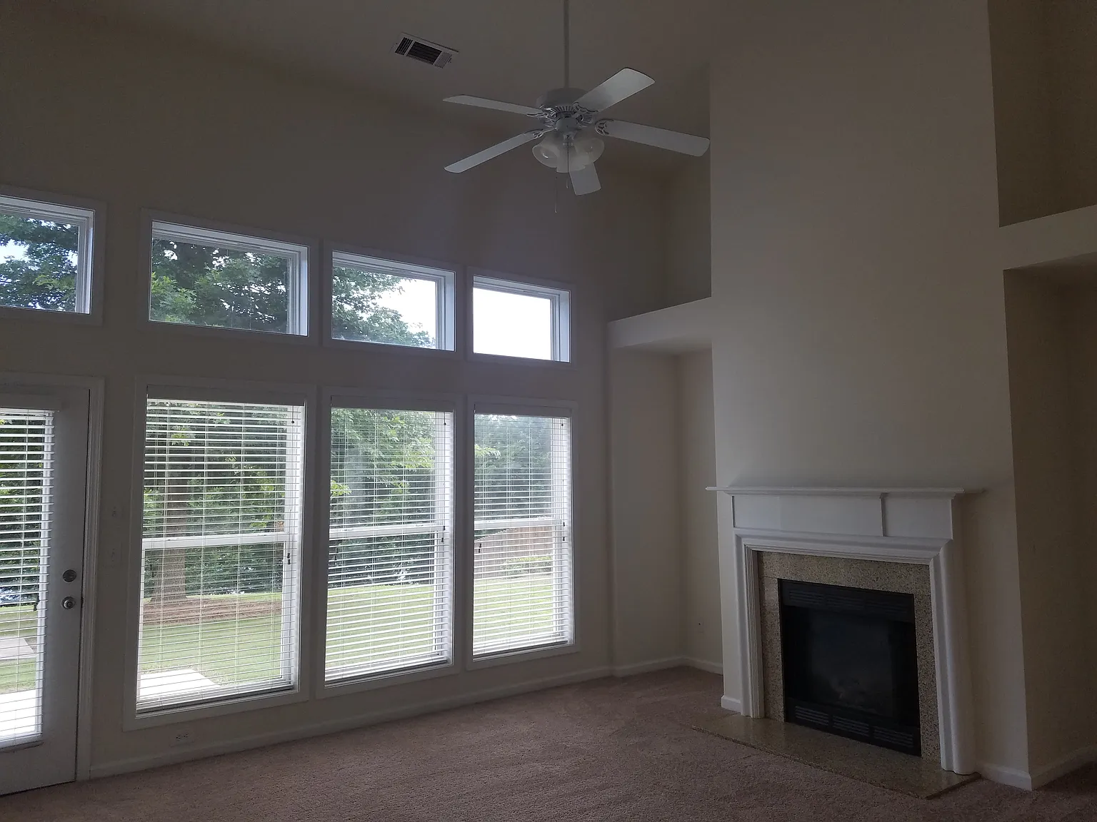4 bed, 2.5 bath, 2493 sqft, $2,500 — Photo 3