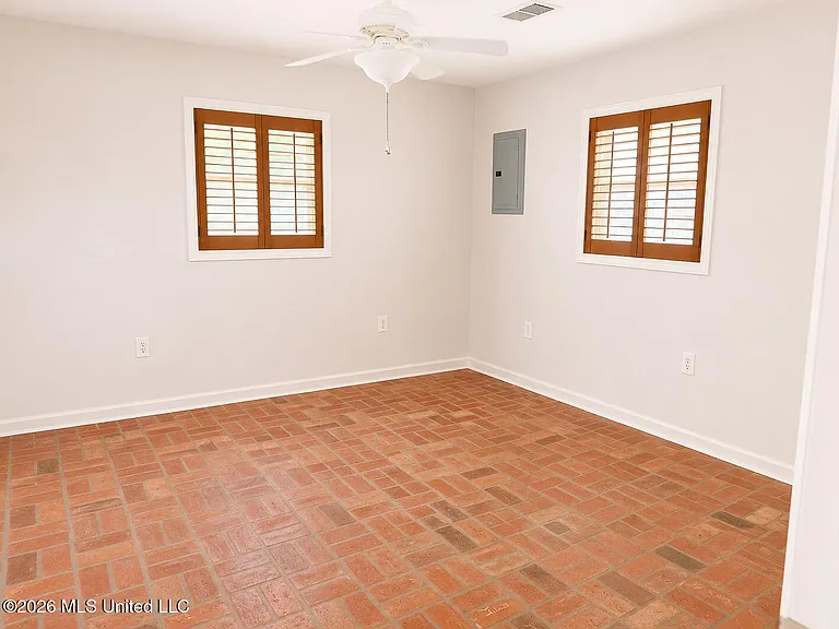 135 Pine Grove Ave — Photo 13