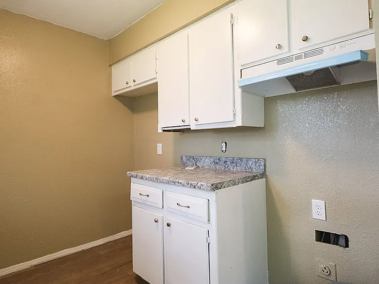 12539 E 20th Pl — Photo 7