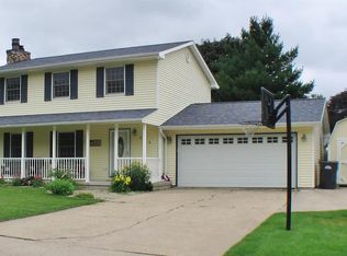 321 36th Ave N, Clinton, IA 52732