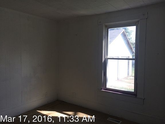 3rd image of 727 Washington St