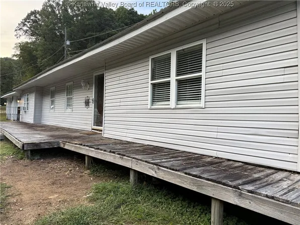 1469 Main Hewett Crk, Chapmanville, WV 25508