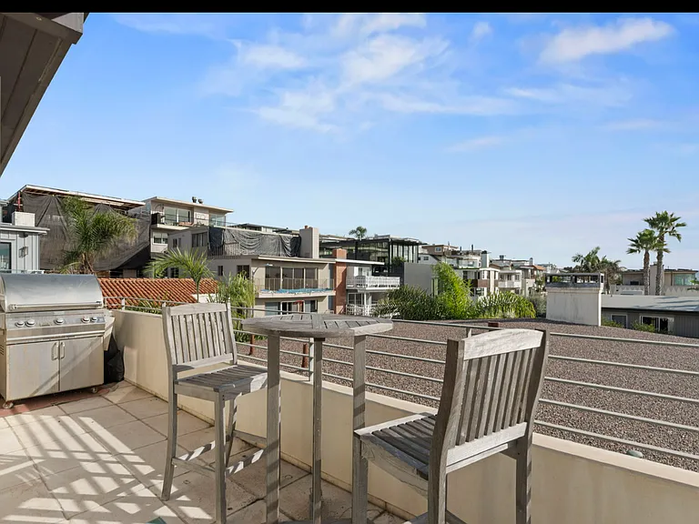 BBQ and outdoor seating off 3rd level