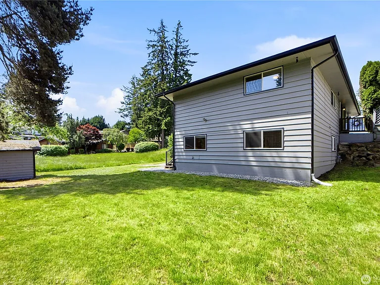 1832 Camas Ave NE — Photo 30