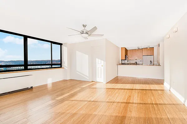 Sold by Re/Max In The City | media 6