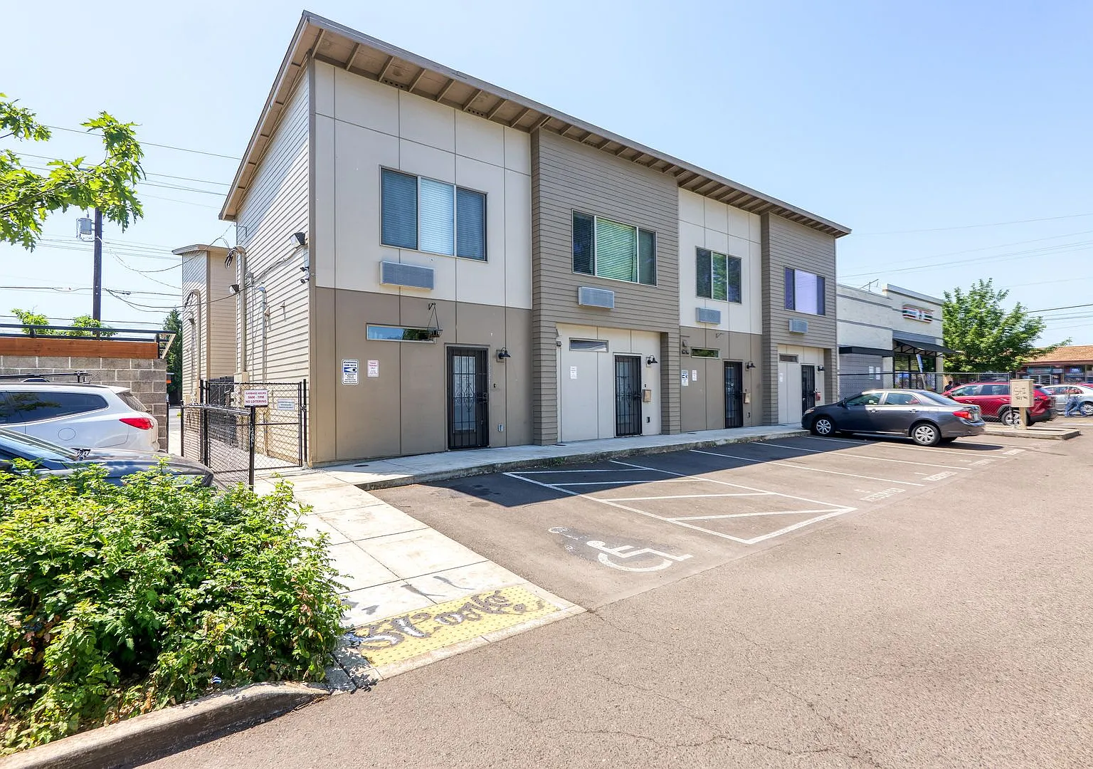 Holgate 8 Apartments — Photo 1