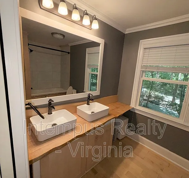 7104 Triad Way — Photo 9