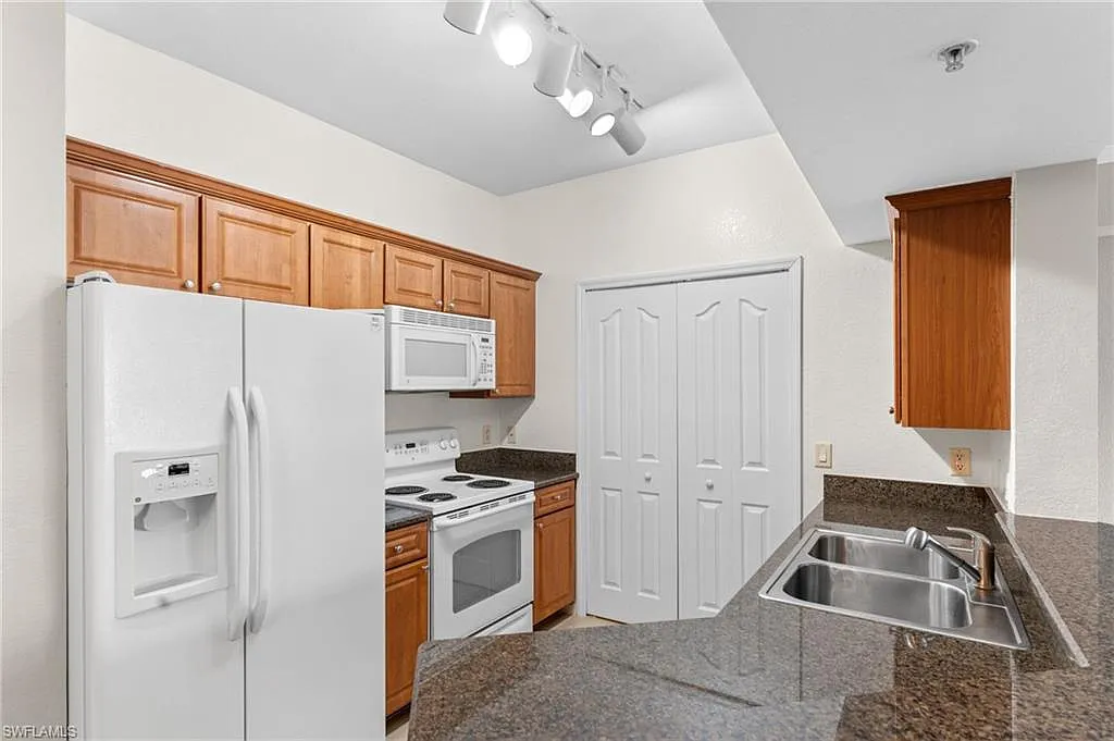 2 bed, 2.0 bath, 1067 sqft, $2,000 — Photo 4